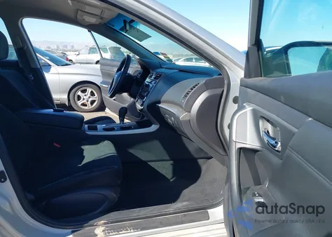 2015 Nissan Altima 2.5/2.5 S/2.5 Sl/2.5 Sv z USA, uszkodzony, nr VIN 1N4AL3AP0FC415549